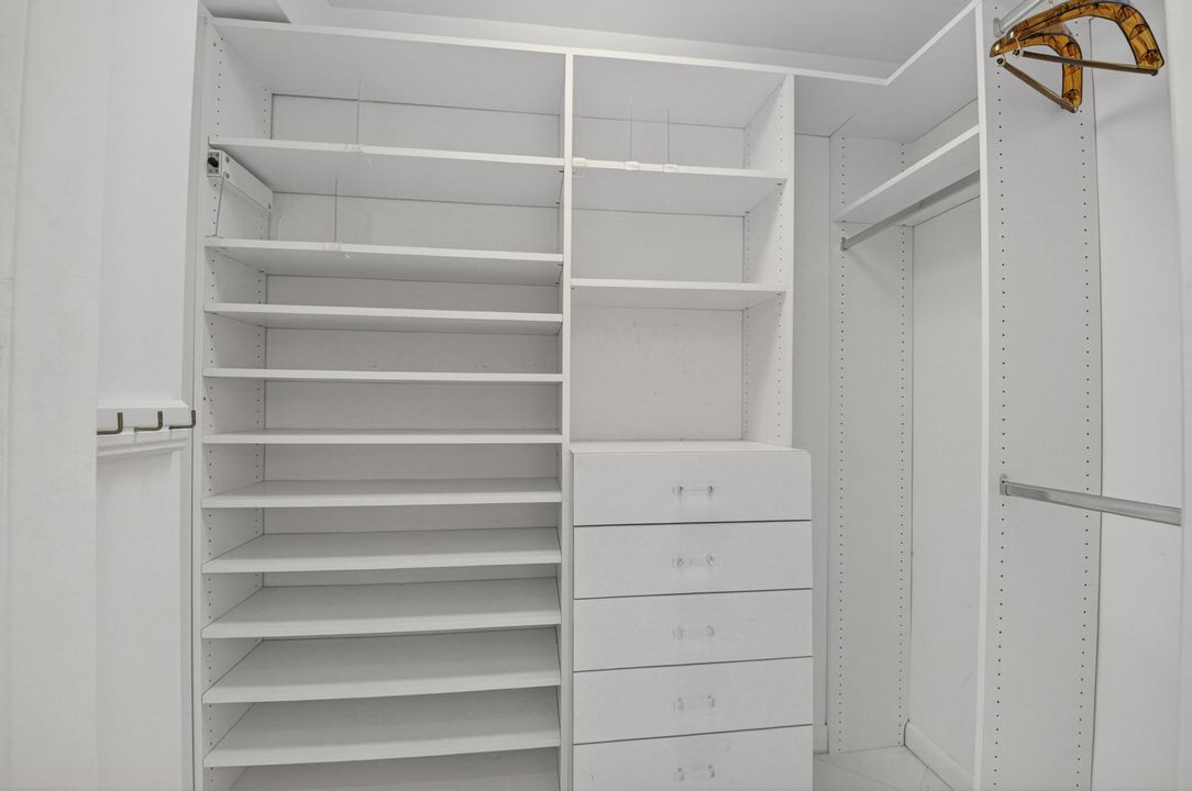 Activo con contrato: $1,250,000 (3 camas, 2 baños, 2408 Pies cuadrados)