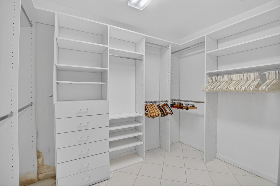 Activo con contrato: $1,250,000 (3 camas, 2 baños, 2408 Pies cuadrados)