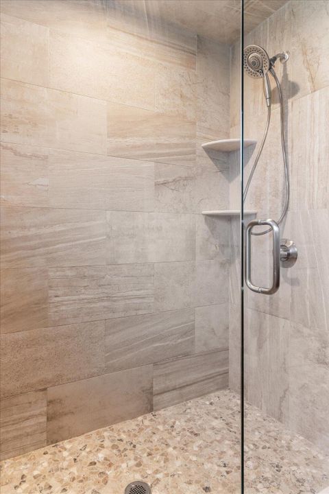 合同活跃: $1,099,000 (3 贝兹, 3 浴室, 1672 平方英尺)