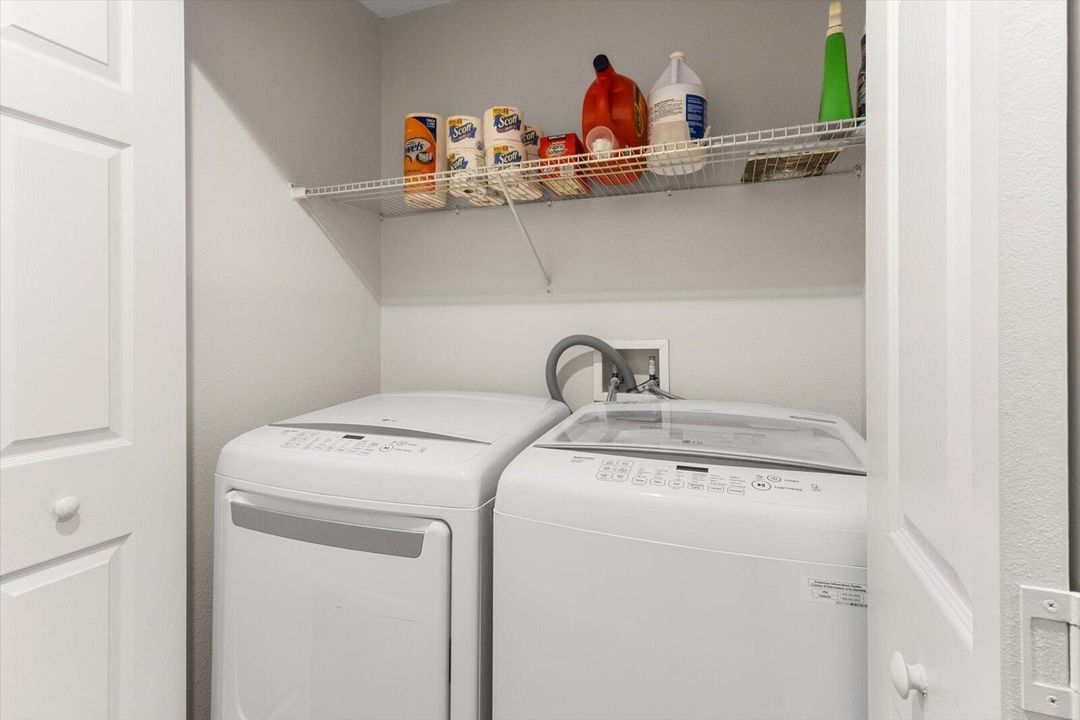 合同活跃: $1,099,000 (3 贝兹, 3 浴室, 1672 平方英尺)