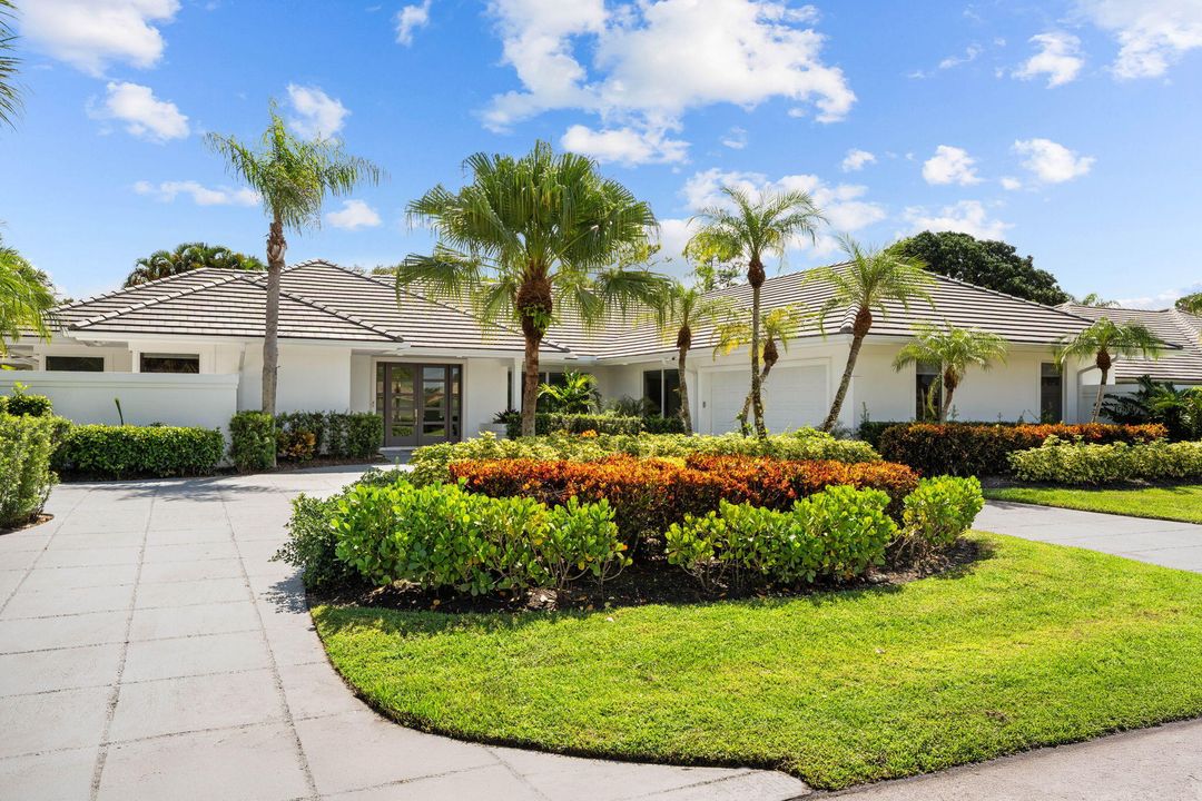 合同活跃: $2,050,000 (4 贝兹, 4 浴室, 3820 平方英尺)