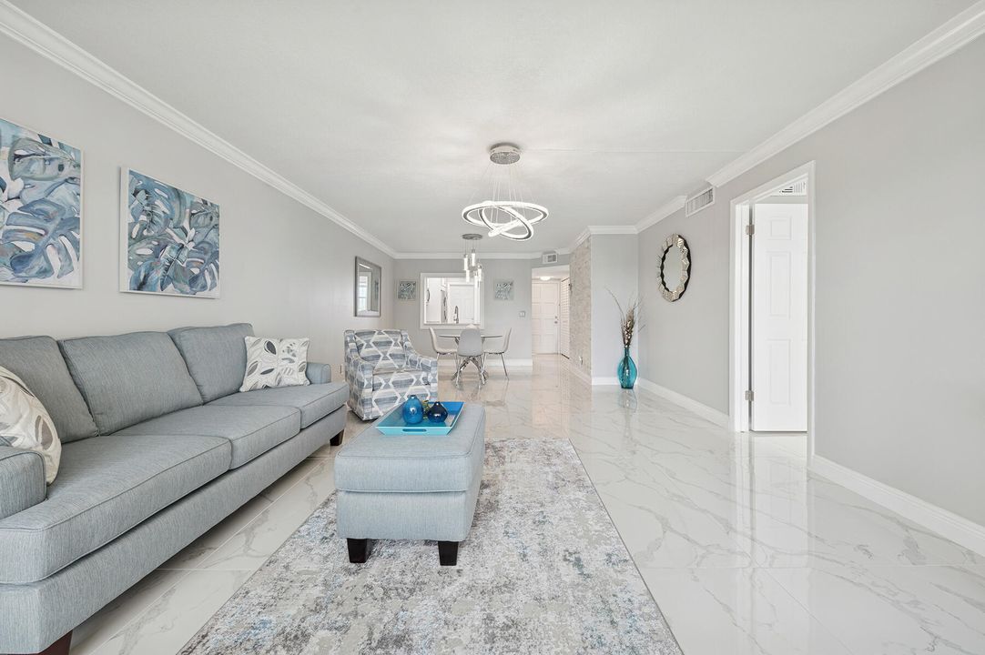 For Sale: $355,000 (2 beds, 2 baths, 1200 Square Feet)