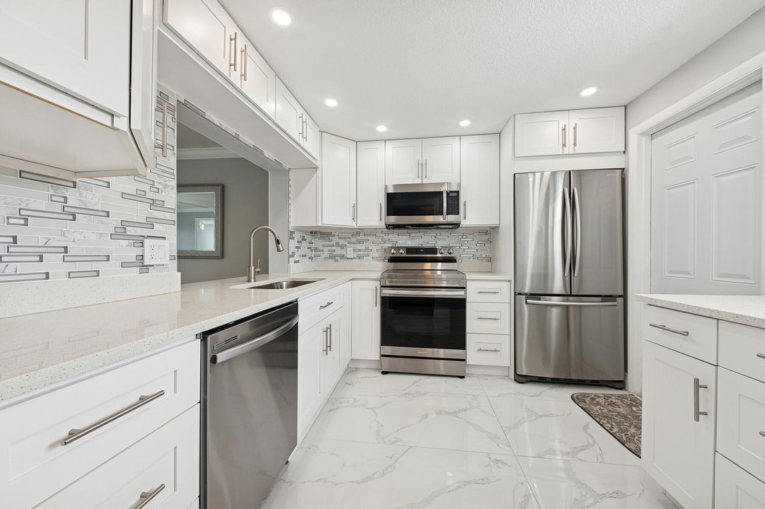 For Sale: $355,000 (2 beds, 2 baths, 1200 Square Feet)