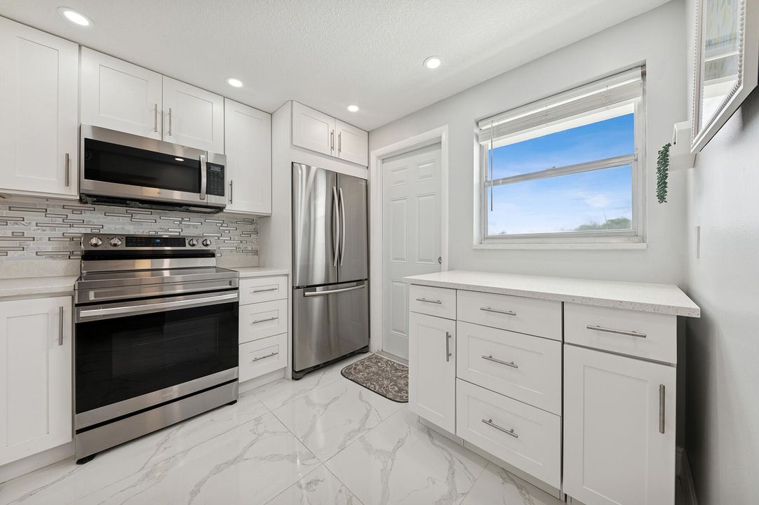 For Sale: $355,000 (2 beds, 2 baths, 1200 Square Feet)