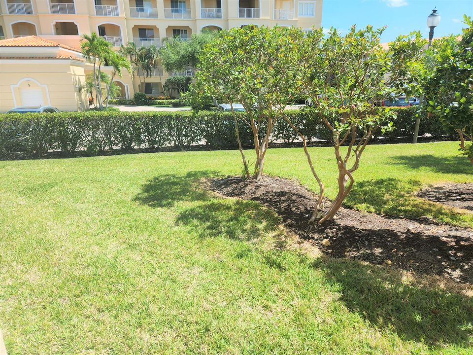 For Sale: $379,900 (2 beds, 2 baths, 1989 Square Feet)