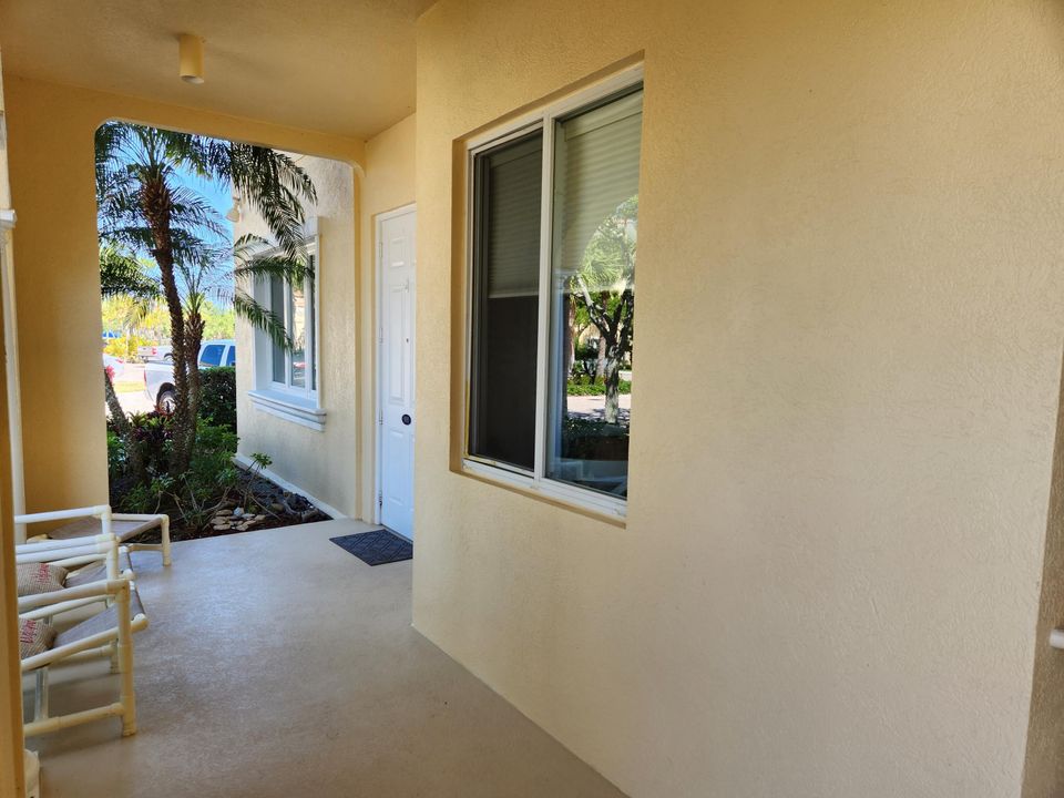 For Sale: $379,900 (2 beds, 2 baths, 1989 Square Feet)