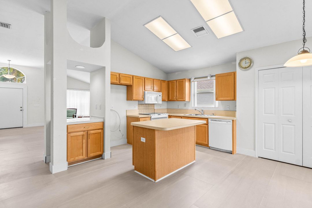 待售: $465,000 (3 贝兹, 2 浴室, 1677 平方英尺)