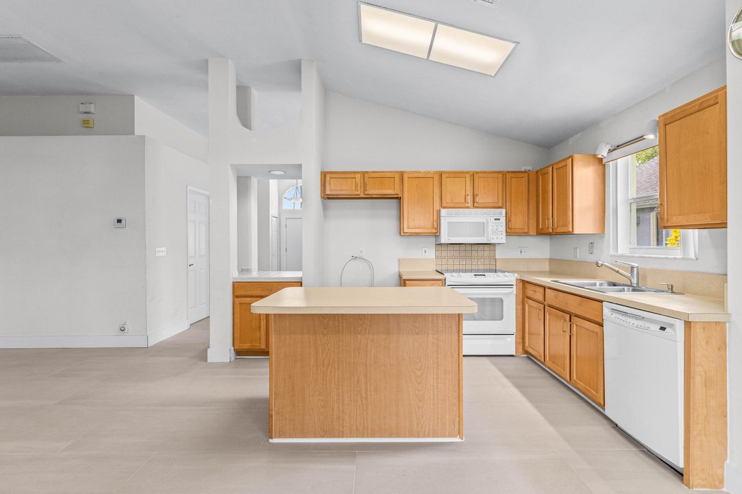 待售: $465,000 (3 贝兹, 2 浴室, 1677 平方英尺)