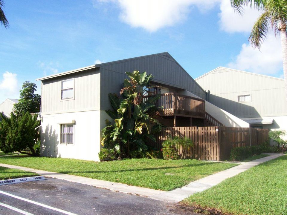 Recently Rented: $1,600 (2 beds, 1 baths, 864 Square Feet)