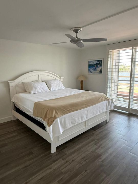 For Sale: $350,000 (2 beds, 2 baths, 1029 Square Feet)