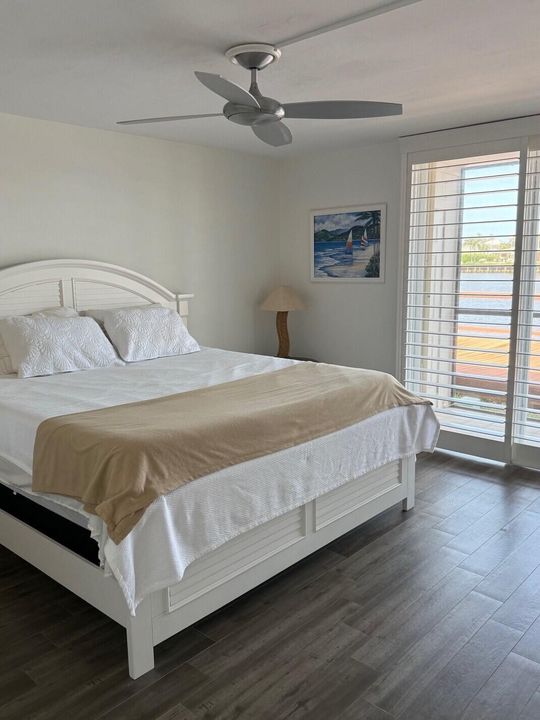 For Sale: $350,000 (2 beds, 2 baths, 1029 Square Feet)