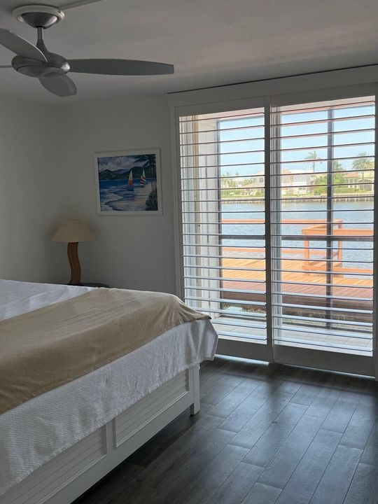 For Sale: $350,000 (2 beds, 2 baths, 1029 Square Feet)