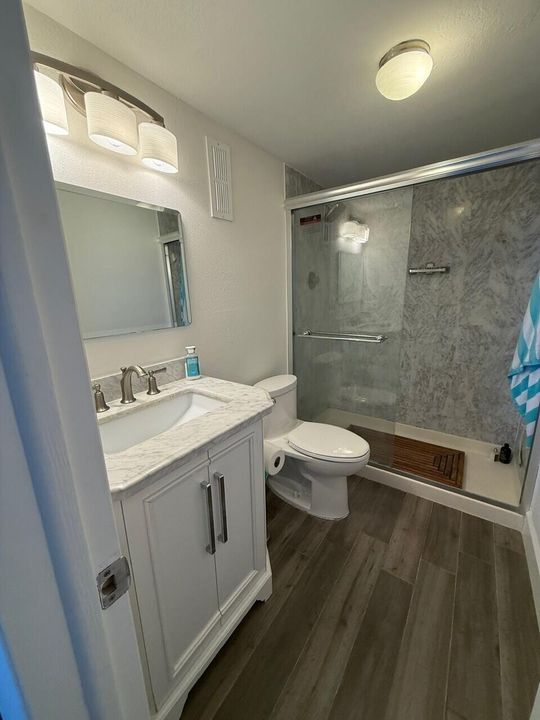 For Sale: $350,000 (2 beds, 2 baths, 1029 Square Feet)