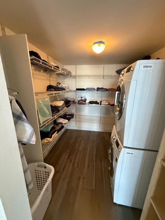 For Sale: $350,000 (2 beds, 2 baths, 1029 Square Feet)