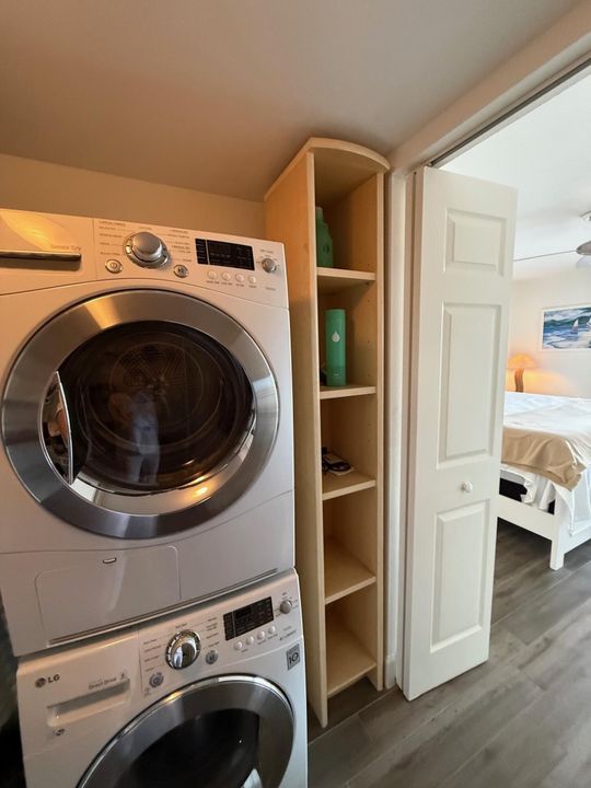 For Sale: $350,000 (2 beds, 2 baths, 1029 Square Feet)