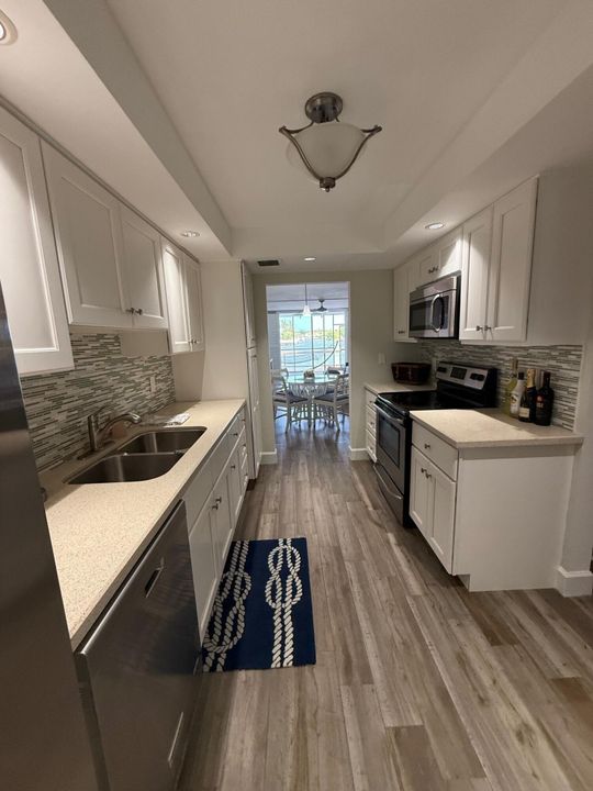 For Sale: $350,000 (2 beds, 2 baths, 1029 Square Feet)