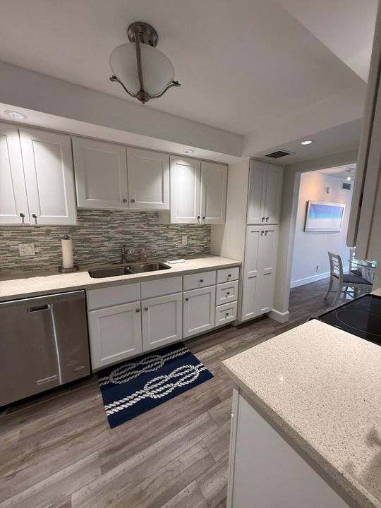 For Sale: $350,000 (2 beds, 2 baths, 1029 Square Feet)