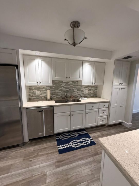 For Sale: $350,000 (2 beds, 2 baths, 1029 Square Feet)