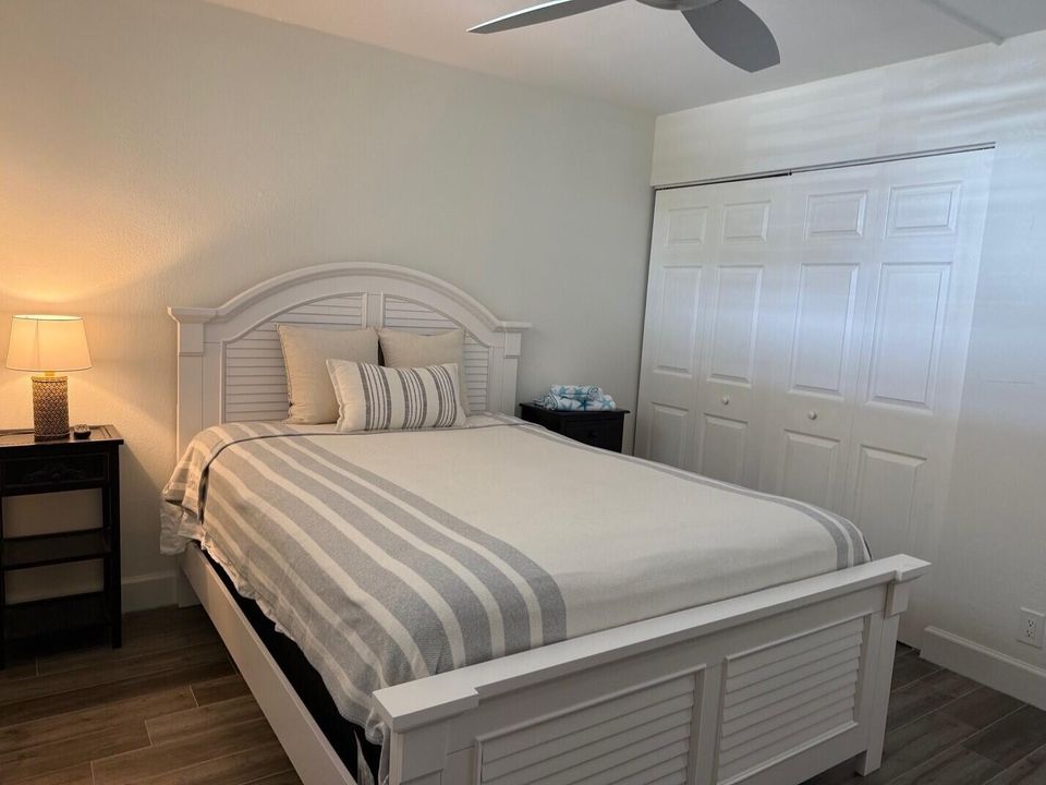 For Sale: $350,000 (2 beds, 2 baths, 1029 Square Feet)