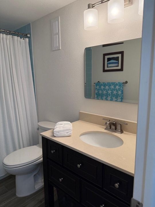 For Sale: $350,000 (2 beds, 2 baths, 1029 Square Feet)