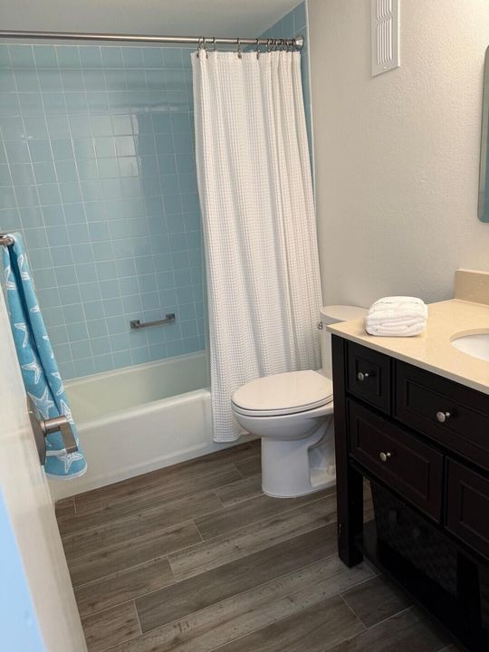 For Sale: $350,000 (2 beds, 2 baths, 1029 Square Feet)