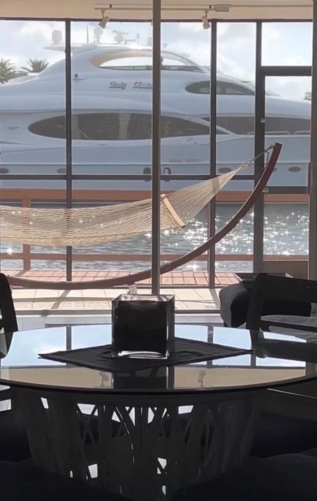 For Sale: $350,000 (2 beds, 2 baths, 1029 Square Feet)