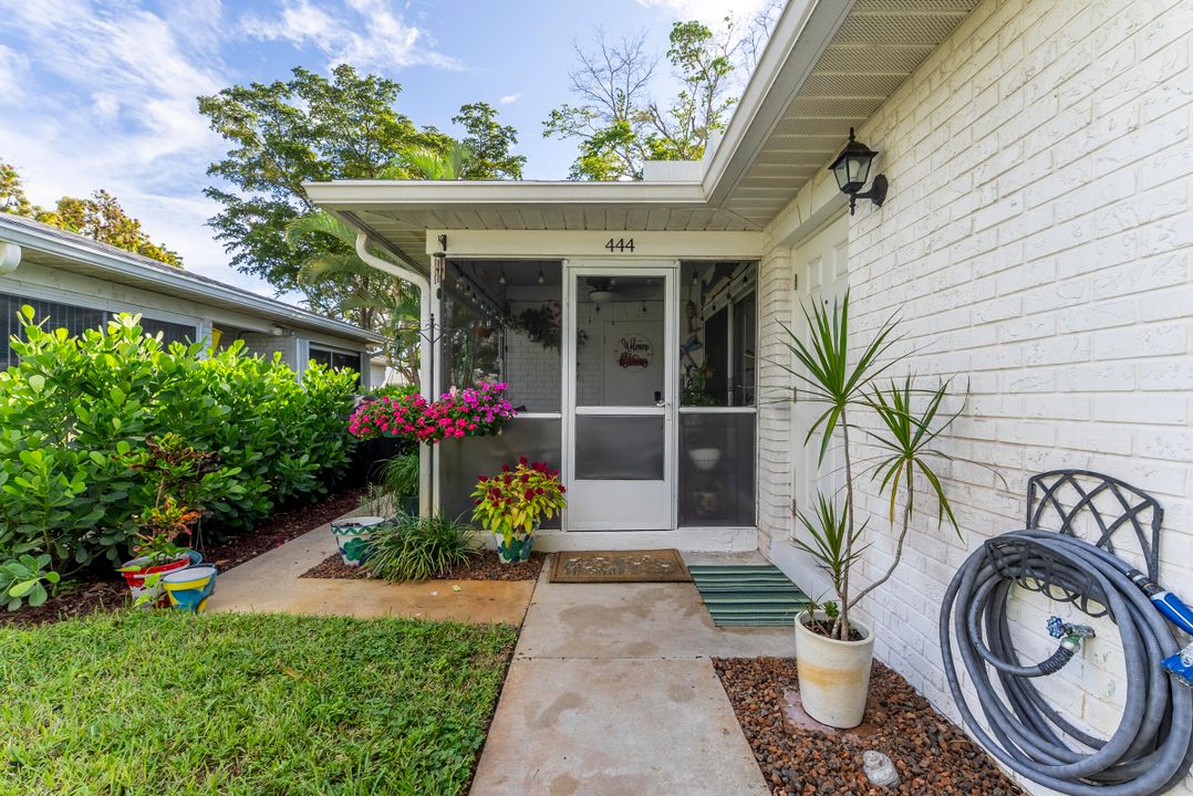 Active With Contract: $268,000 (2 beds, 2 baths, 1238 Square Feet)