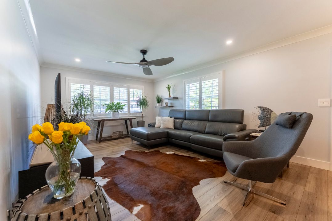 Active With Contract: $268,000 (2 beds, 2 baths, 1238 Square Feet)