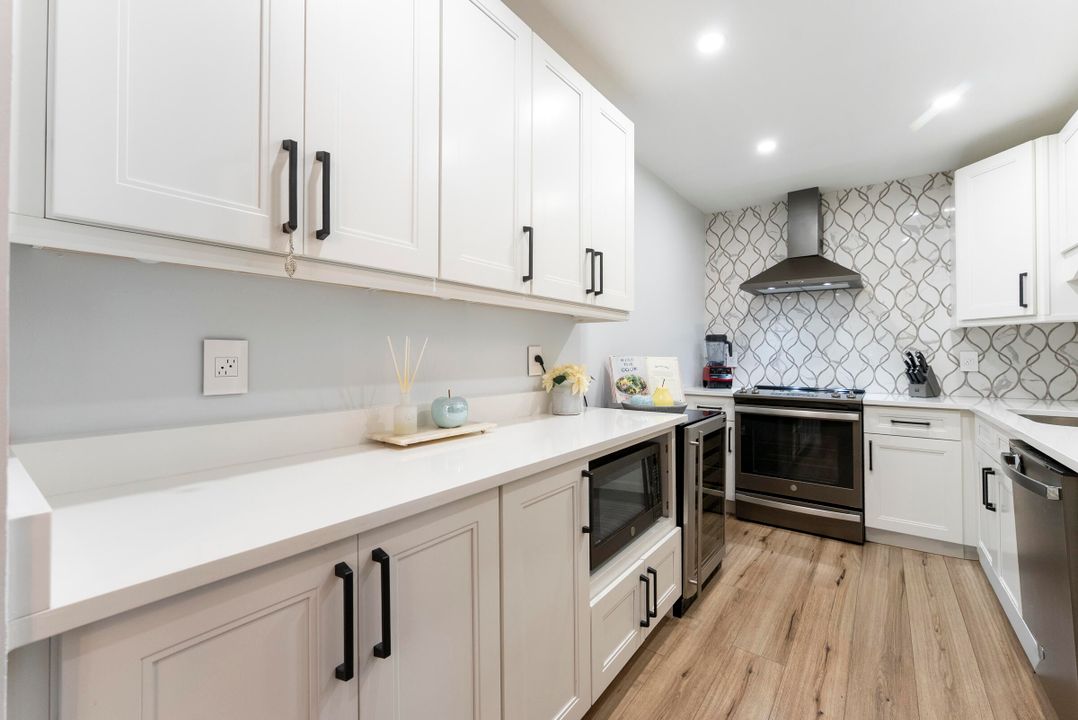 Active With Contract: $268,000 (2 beds, 2 baths, 1238 Square Feet)