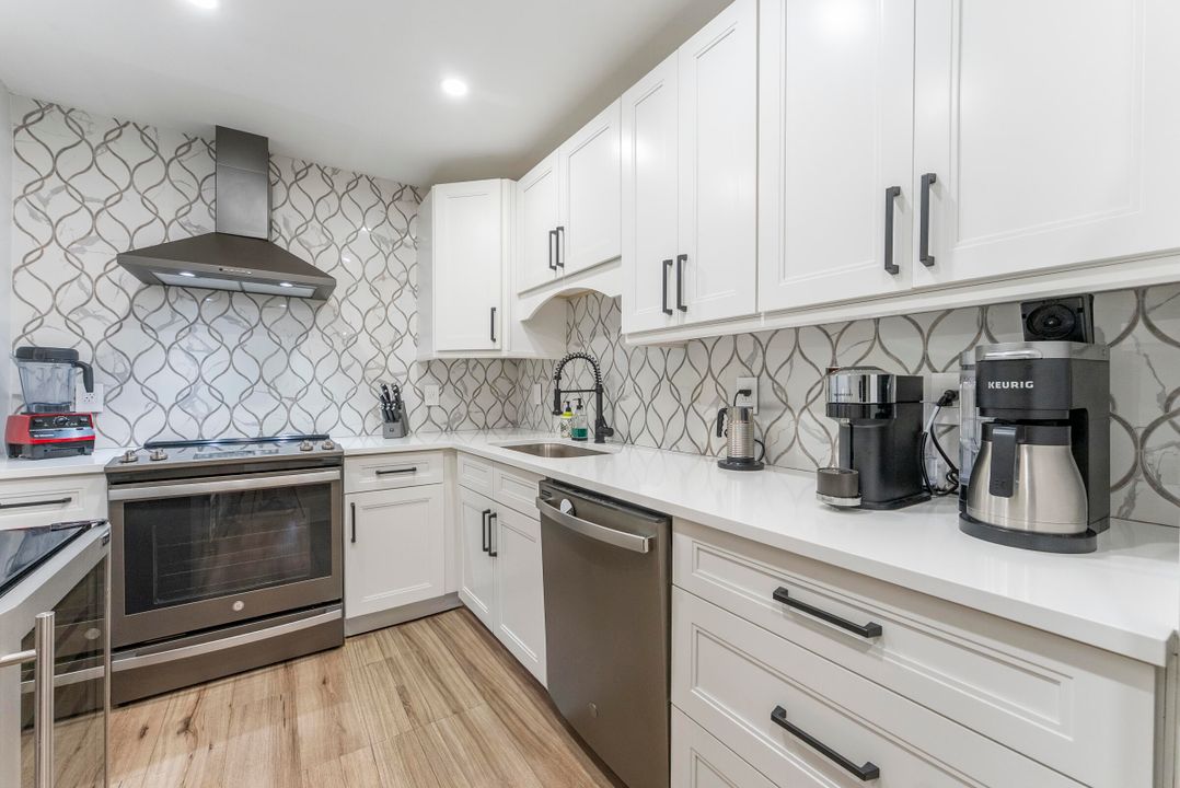 Active With Contract: $268,000 (2 beds, 2 baths, 1238 Square Feet)