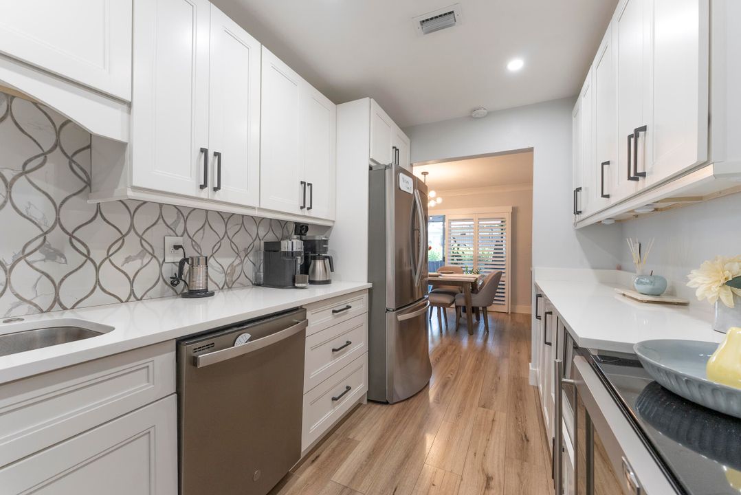 Active With Contract: $268,000 (2 beds, 2 baths, 1238 Square Feet)