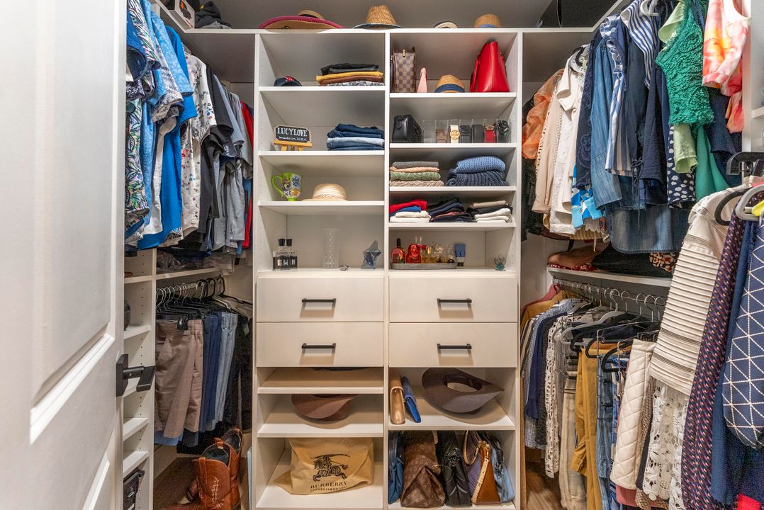 Active With Contract: $268,000 (2 beds, 2 baths, 1238 Square Feet)