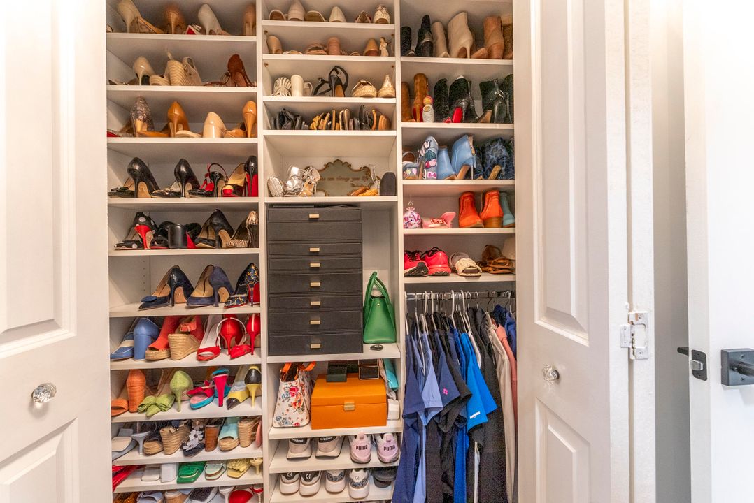 Active With Contract: $268,000 (2 beds, 2 baths, 1238 Square Feet)