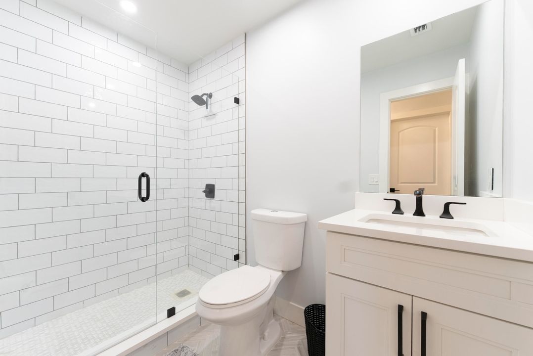 Active With Contract: $268,000 (2 beds, 2 baths, 1238 Square Feet)