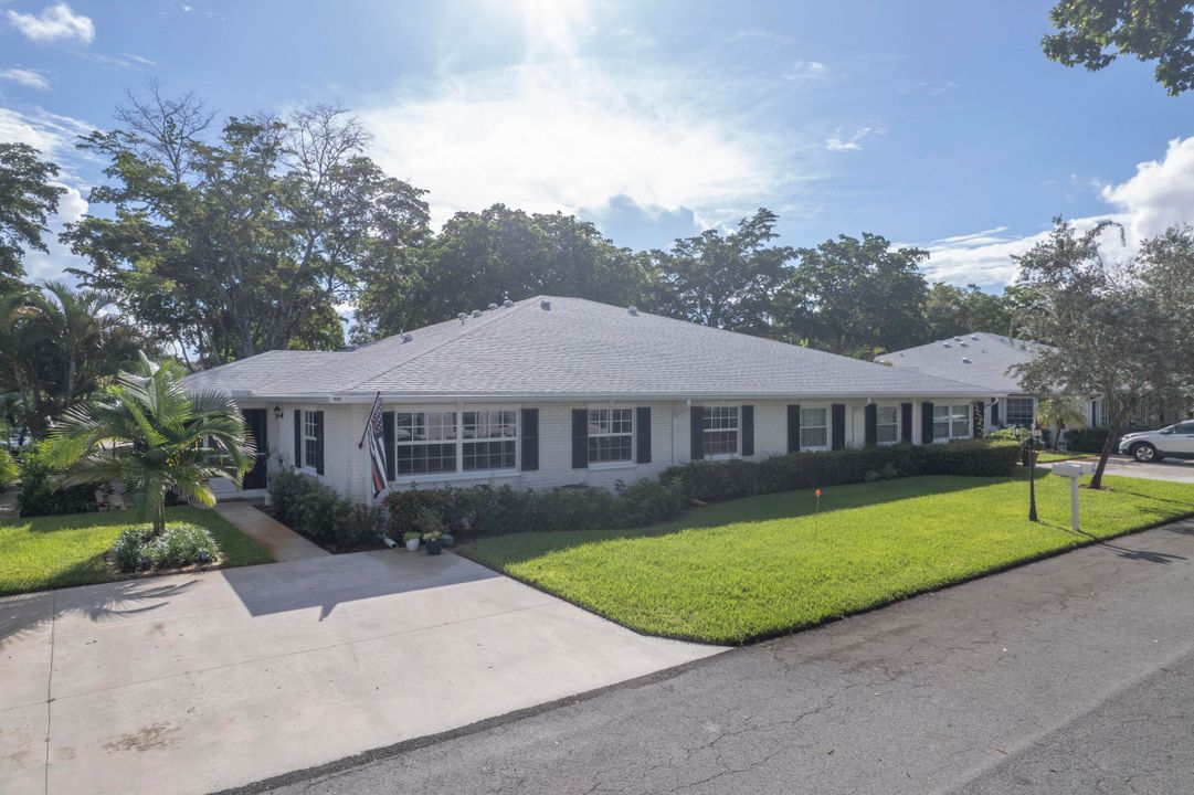 Active With Contract: $268,000 (2 beds, 2 baths, 1238 Square Feet)