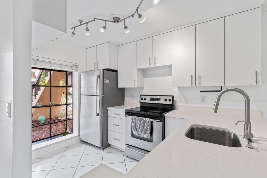 Recently Rented: $2,350 (2 beds, 2 baths, 1200 Square Feet)