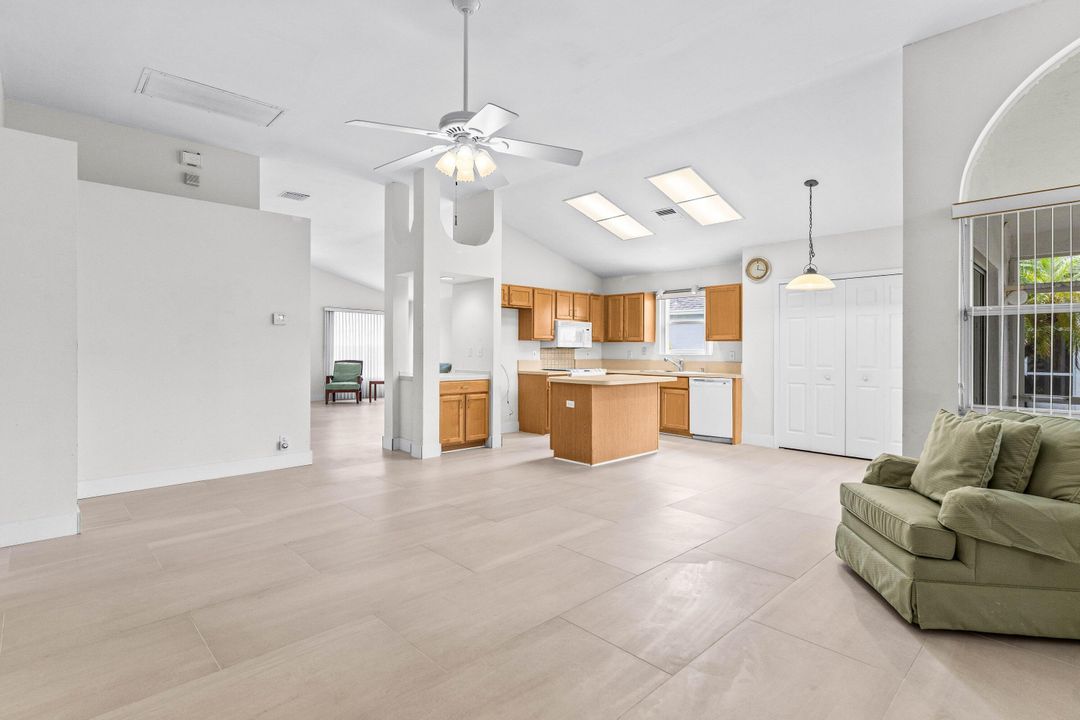 待售: $465,000 (3 贝兹, 2 浴室, 1677 平方英尺)