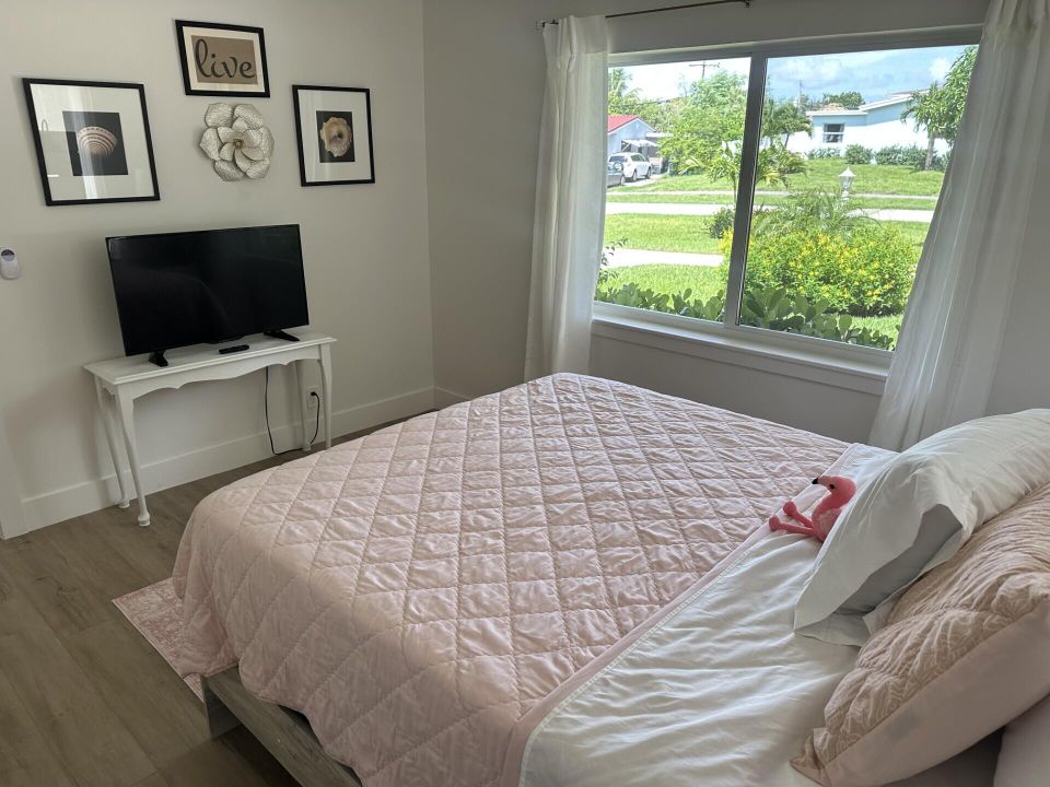 For Rent: $4,200 (4 beds, 2 baths, 1530 Square Feet)