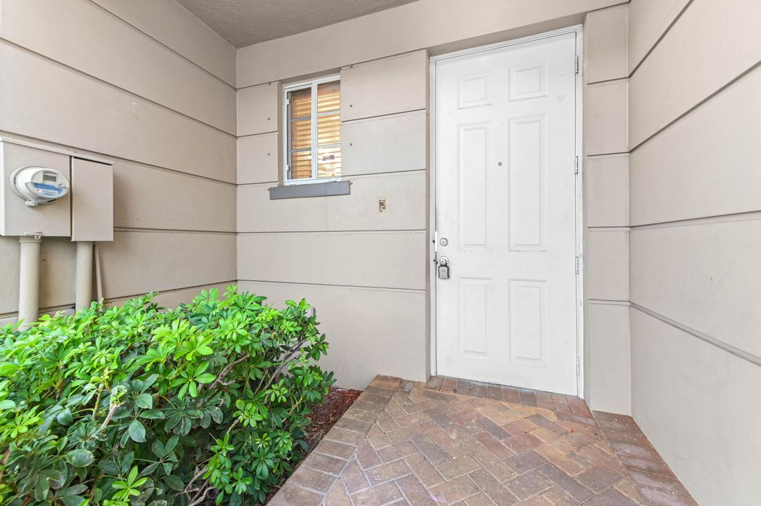 En Venta: $299,900 (3 camas, 2 baños, 1272 Pies cuadrados)