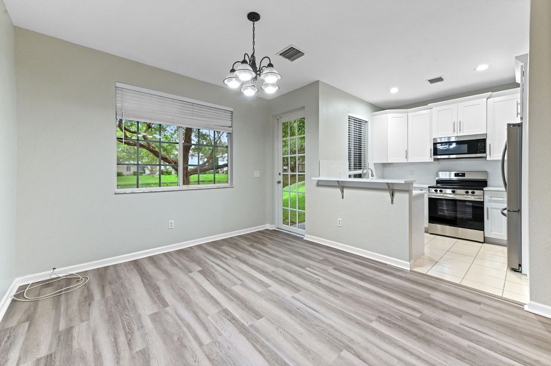 En Venta: $299,900 (3 camas, 2 baños, 1272 Pies cuadrados)