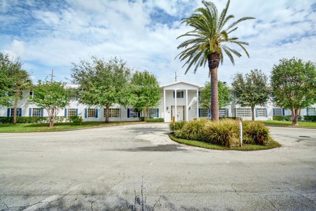 最近租的: $2,200 (2 贝兹, 2 浴室, 1008 平方英尺)