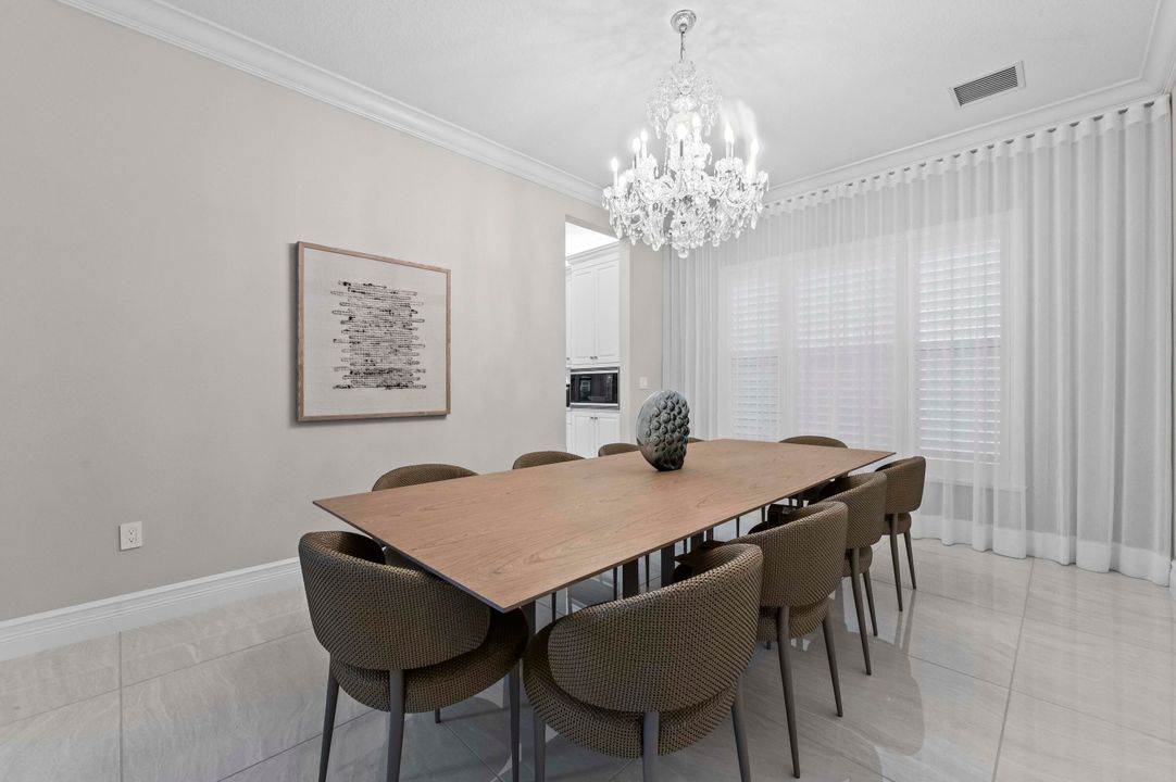 For Sale: $2,995,000 (5 beds, 8 baths, 5892 Square Feet)