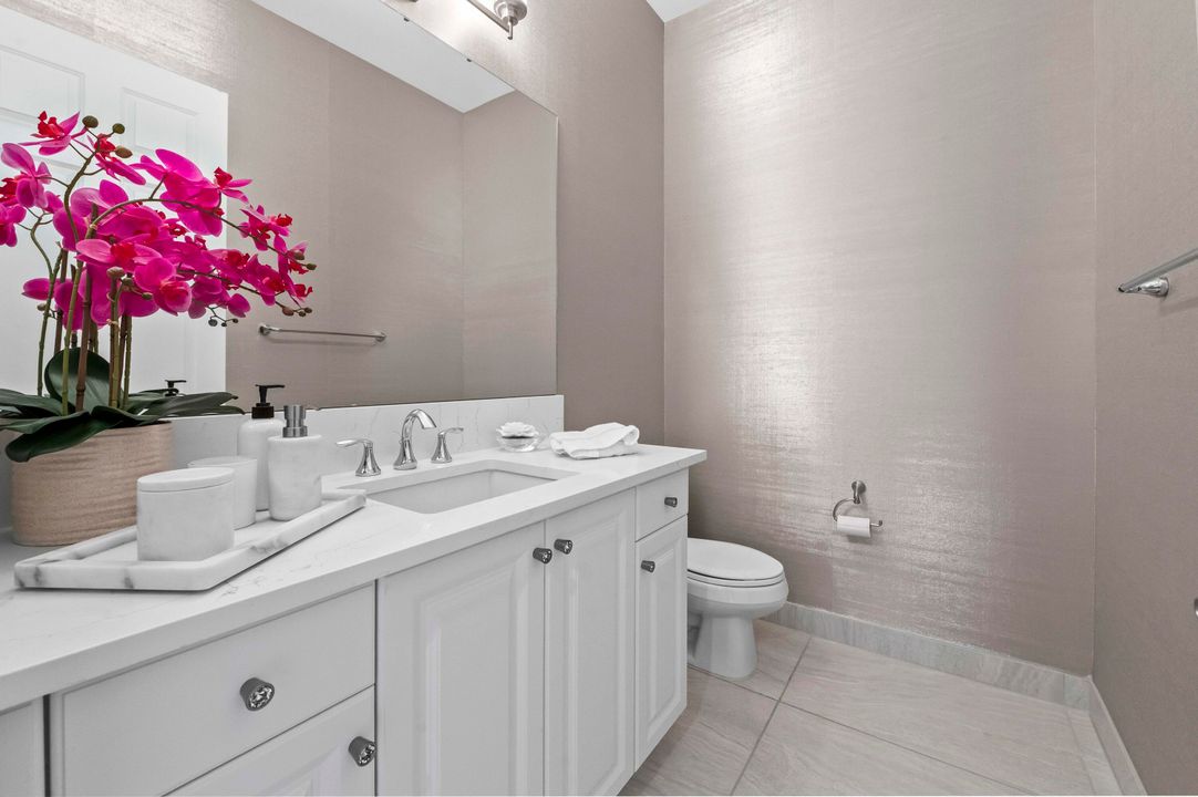 For Sale: $2,995,000 (5 beds, 8 baths, 5892 Square Feet)