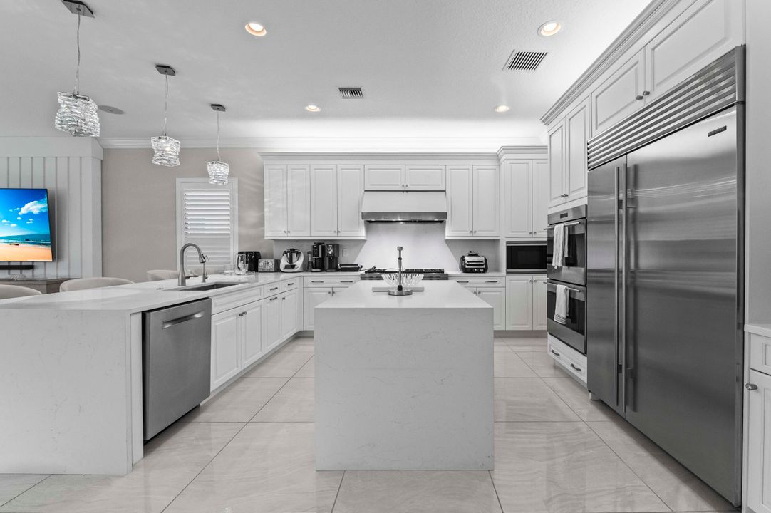 For Sale: $2,995,000 (5 beds, 8 baths, 5892 Square Feet)