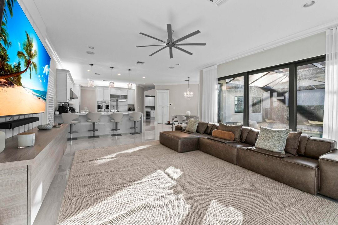 For Sale: $2,995,000 (5 beds, 8 baths, 5892 Square Feet)