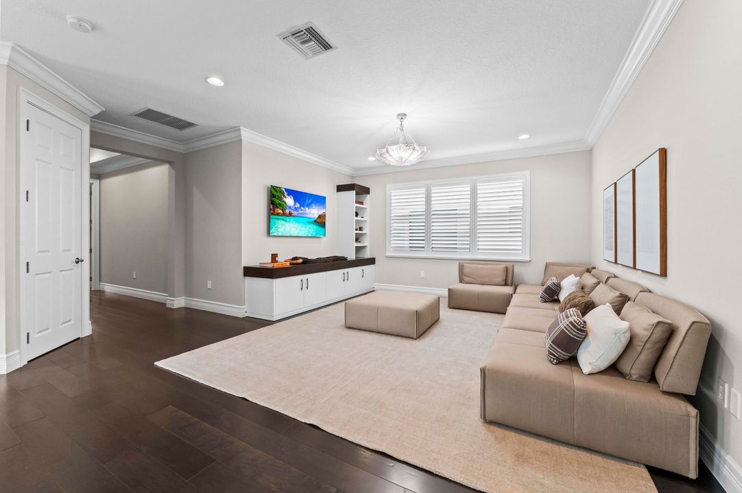 For Sale: $2,995,000 (5 beds, 8 baths, 5892 Square Feet)