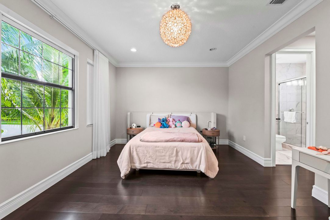 For Sale: $2,995,000 (5 beds, 8 baths, 5892 Square Feet)