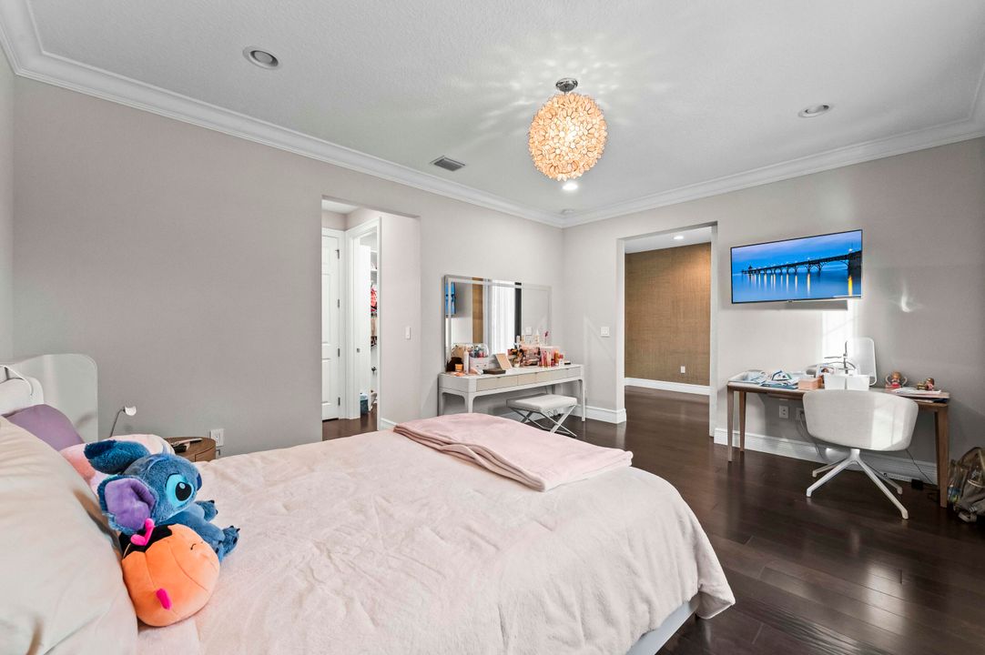 For Sale: $2,995,000 (5 beds, 8 baths, 5892 Square Feet)