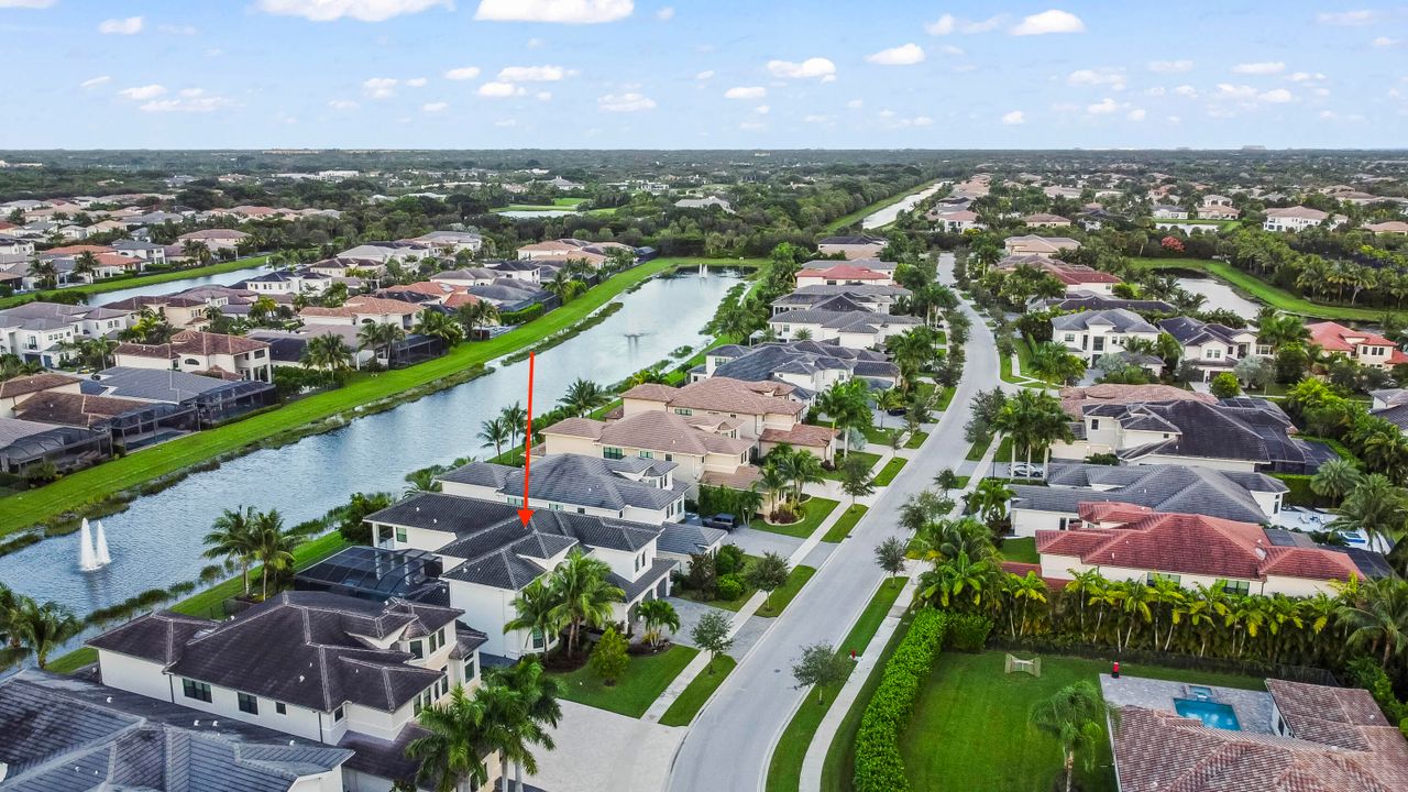 For Sale: $2,995,000 (5 beds, 8 baths, 5892 Square Feet)