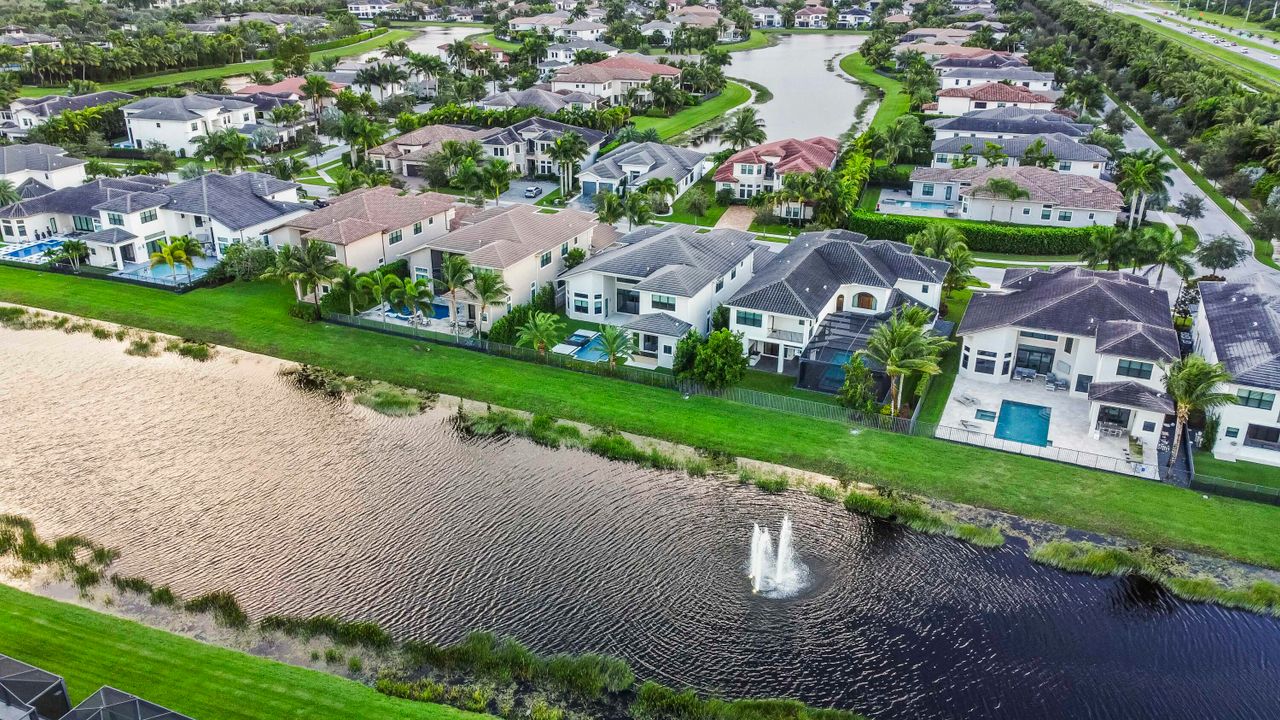 For Sale: $2,995,000 (5 beds, 8 baths, 5892 Square Feet)